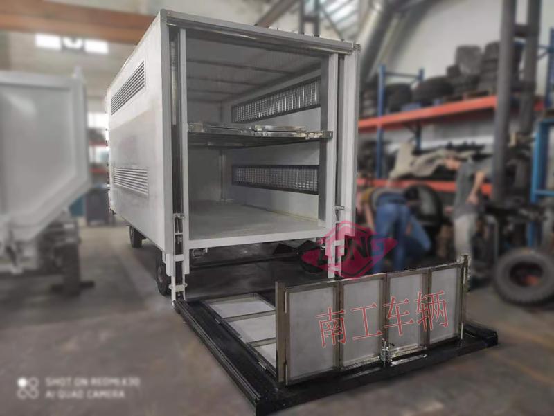 5吨厢式三亿体育入口（中国）带垂直升降尾板工具拖车