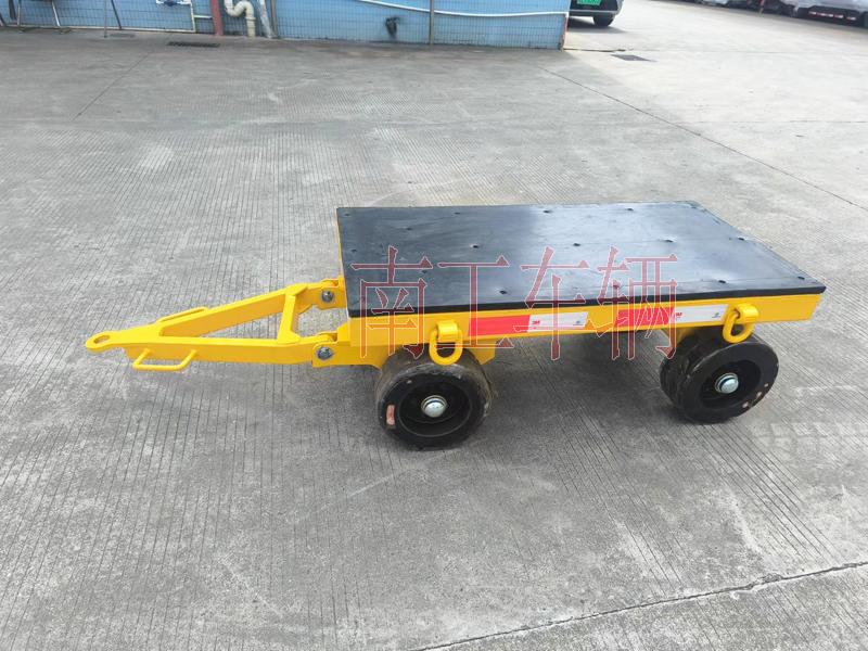 2吨小型三亿体育入口（中国） 带橡胶垫全挂车