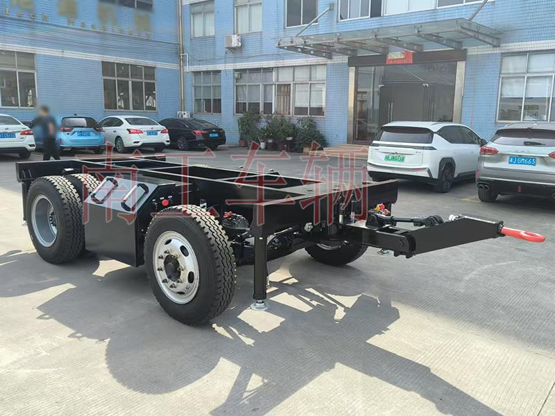 6.5吨自走式电动拖车底盘 电动三亿体育入口（中国）