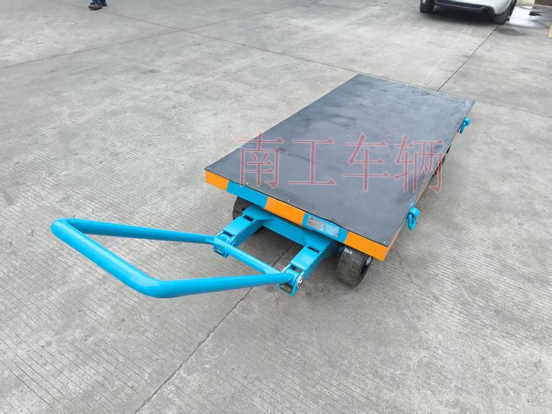 3吨小型三亿体育入口（中国） 带橡胶垫工具车