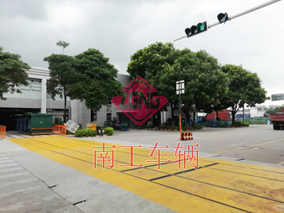 1675733021210527.jpg 电动轨道车 带雨篷电动工具拖车2I.jpg