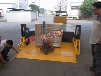 1676096657345271.jpg 全挂式自带升降多功能平板车,自动装卸三亿体育入口(中国)4I.jpg