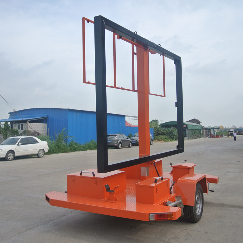 1676346017316109.jpg LED广告拖车1.5吨2.jpg