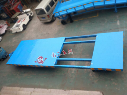 1676598964358385.jpg 15吨可伸缩型三亿体育入口(中国)I.jpg