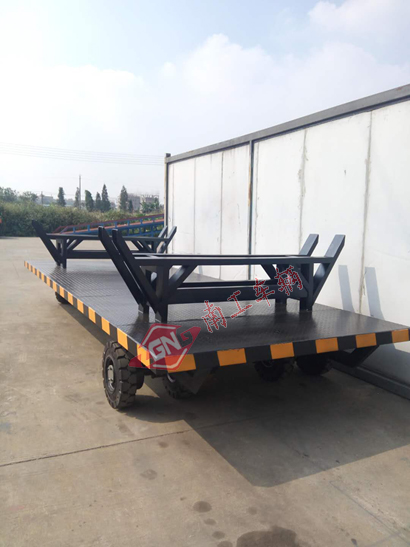 1676605098801107.jpg 10吨物料平板车2I.jpg