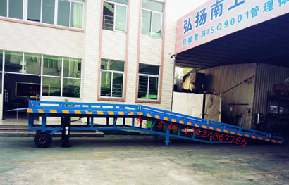 1676946419500187.jpg 8吨移动式登车桥2I.jpg