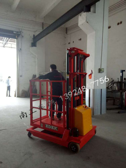 1676960353107721.jpg 5米简易式升降平台(高空取料车)5I.jpg