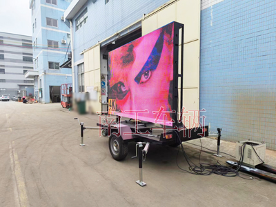 1712455018308511.jpg 0.3吨LED广告拖车2I.jpg