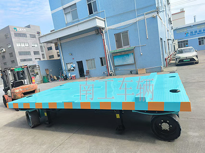 18吨重型三亿体育入口（中国） 四个转盘工具拖车3I.jpg