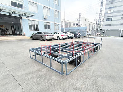 1754271818741416.jpg 4吨骨架式三亿体育入口(中国) 带下翻护栏工具拖车5I.jpg